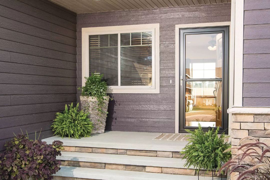 Full-View vs. Ventilating Storm Doors: What’s the Difference?
